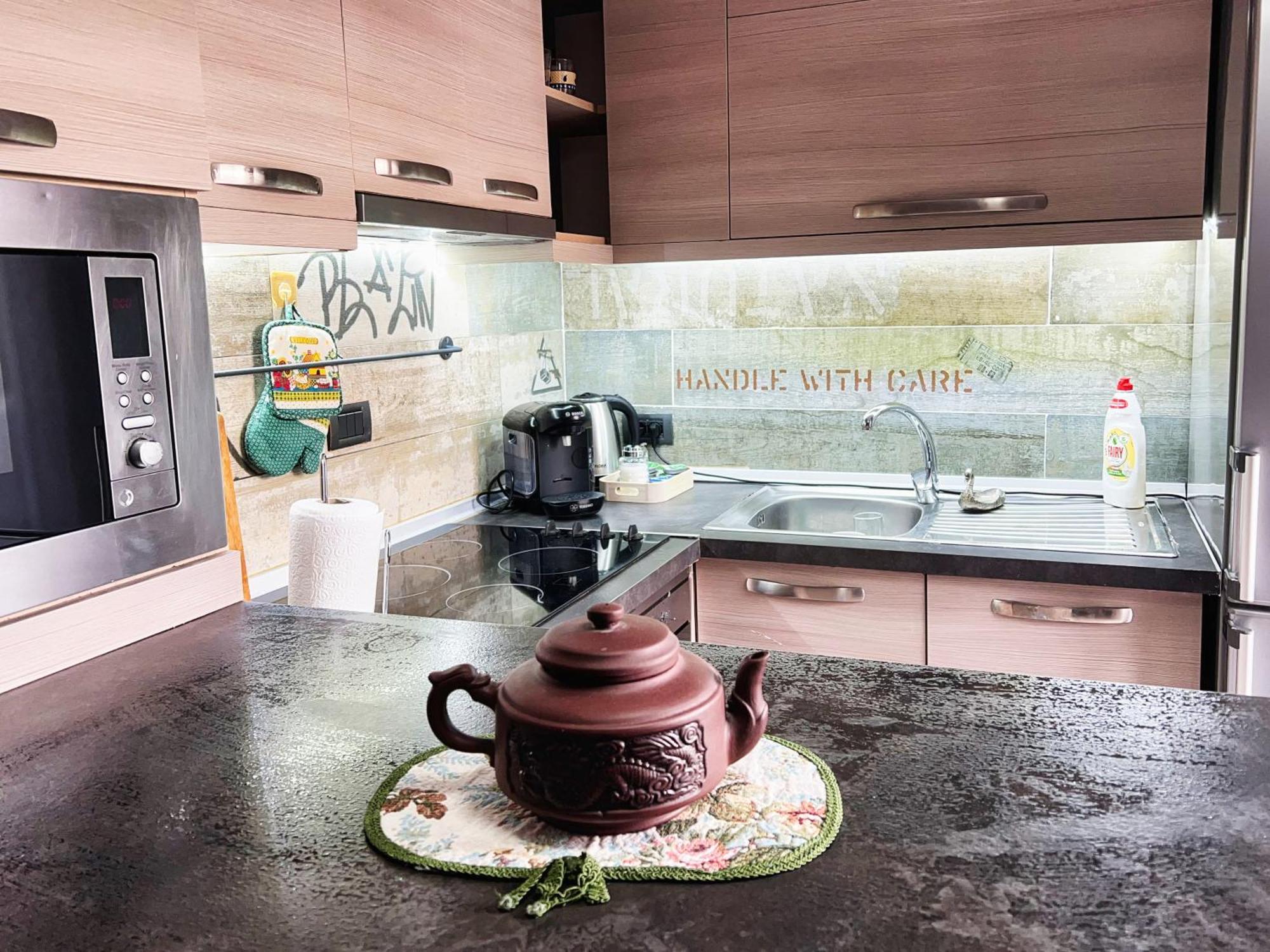 Sunny Central One-bedroom Appartamento Tirana